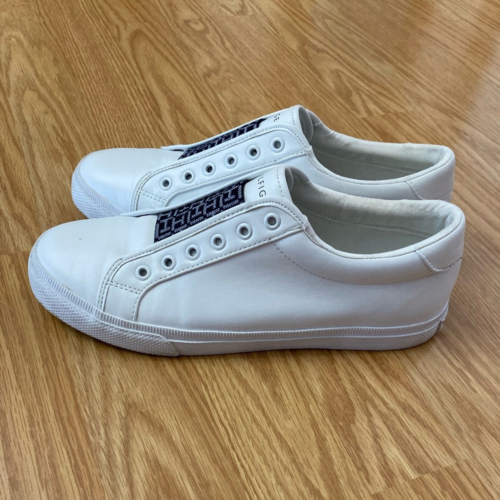 Tommy Hilfiger Women's Laven Sneaker size 7.5